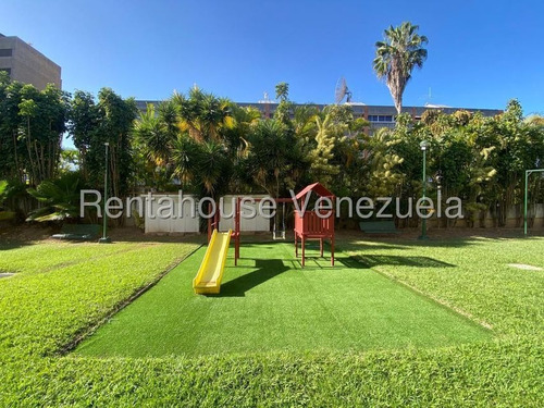 Los Samanes, Calle Cerrada. Vigilancia 24/7 !! Venta Apartamento 135 M2, 3 Hab. + S, 3 Baños + S, 2pe, Cocina Y Baños Actualizados. Edificio Con Excelente Mantenimiento Y Bellas Areas Sociales !!