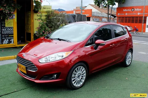 Controversia Punto muerto Sherlock Holmes Carros y Camionetas Ford Fiesta Rojo | TuCarro