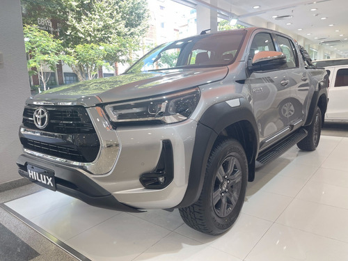 Toyota Hilux Srv 2.8 Automatica Con Accesorios 2024 Gris 0km