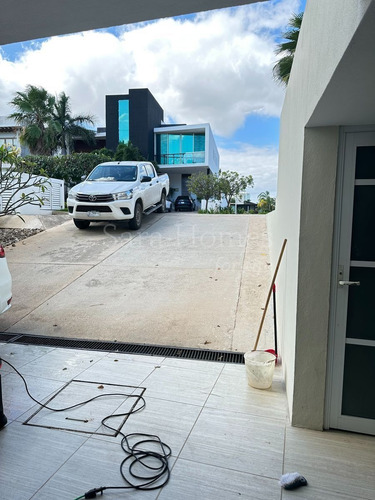Imagen 24 de 30 de Venta De Casa En Puerto Cancun Frente A Canal