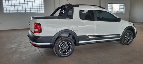 Imagem 3 de 10 de Volkswagen Saveiro 1.6 16v Cross Cab. Dupla Total Flex 2p