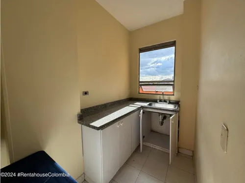Apartamento En Modelia Occidental Rah Co: 25-143