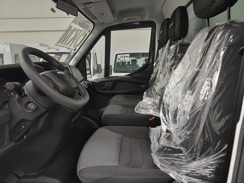 Iveco Daily Com Baú 2025