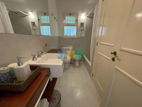 Venta De Casa Amplia De Construcción Sólida Sobre Primera Fila De Mar En La Juanita, José Ignacio - Ref : Eqp5565