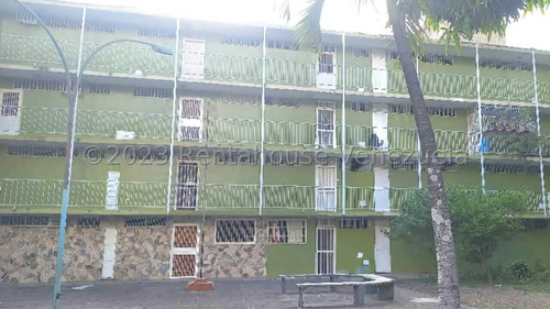 Apartamento En Venta, Urb. Caña De Azucar, Maracay 24-9031 Yr