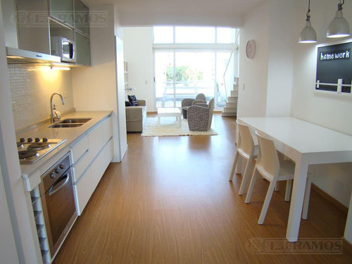 Departamento En Venta En Palermo Hollywood De 2 Ambientes Con Cochera. Balcón Con Parrilla.