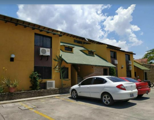 Imagen 1 de 18 de Vendo Tonw House El Manantial Naguanagua 04244606570 04244067025