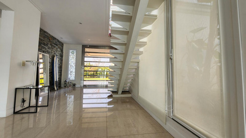 Casa En Venta Y Alquiler En Barrio Los Alisos, Nordelta