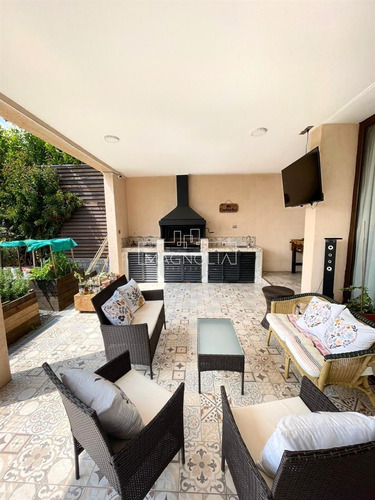 Casa En Venta De 4 Dorm. En Colina