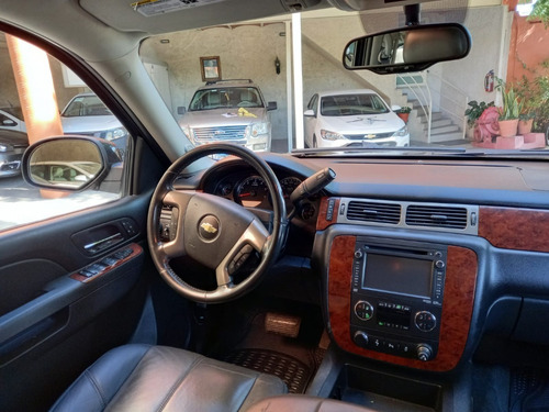 Imagen 4 de 6 de Chevrolet Suburban Paq. C 2014