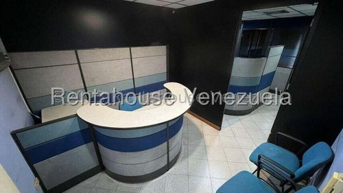 En Venta Local Comercial. - Urb. Chacao.