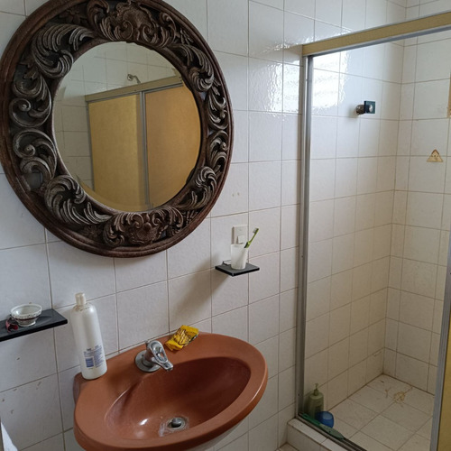 Se Vende Casa En La Calle Junin De Anaco, Con Un Amplio Terreno De 1693 Metros Cuadrados. (a.p)