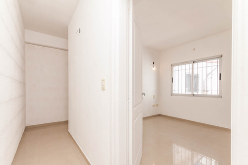 Depto. Tipo Casa 3 Amb. En Lanús Centro