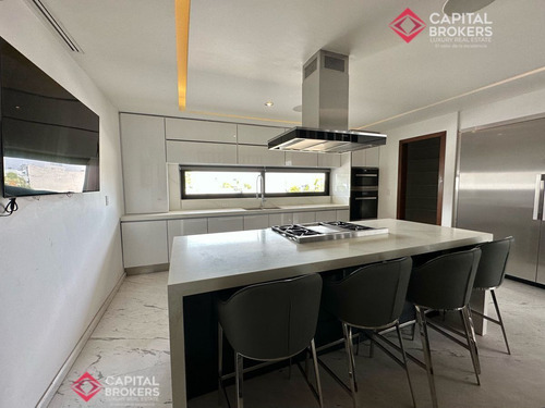 Casa En Venta De Lujo En Villa Verona Con Alberca
