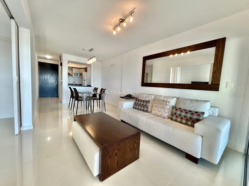 Apartamento En Venta De 2 Dormitorios En Icon Tower, Punta Del Este.