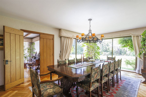 Casa En Venta De 5 Dorm., Los Dominicos, Plaza Las Condesas