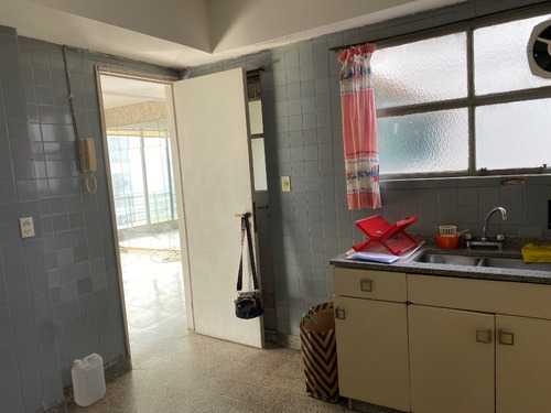 Imagen 11 de 17 de Departamento 3 Ambientes En Recoleta - Lleno De Luz Y Sol Con Cochera - A Reciclar!
