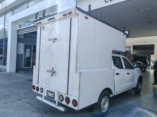 Nissan NP300 2.4 Doble Cabina Se Aa Pack Seg Mt