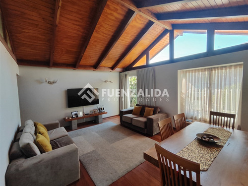 Casa En Venta De 3 Dorm. En Las Condes