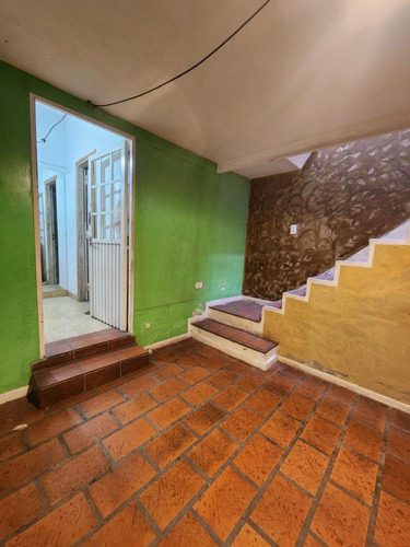 Casa En Venta - 3 Dormitorios 4 Baños - 280mts2 - Villa Lugano