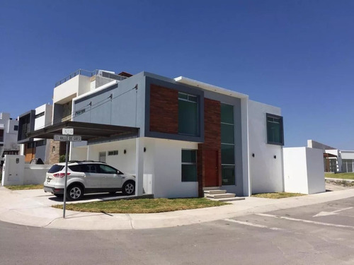 Se Vende Preciosa Residencia En Zibatá, 4 Recamaras, Una En 