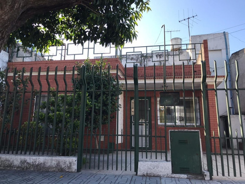 Imagen 1 de 6 de Casa Multifamiliar/ En Venta La Tablada 