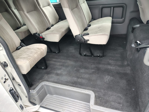 Nissan Urvan 2.5 15 Pas Amplia Aa Mt