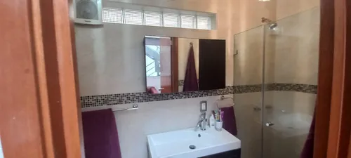Excelente Propiedad En Col. Del Valle De 5 Recamaras