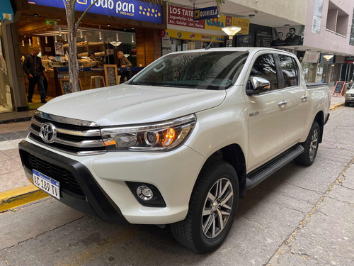 Imagen 3 de 16 de Toyota Hilux 2018 2.8 Cd Srx 177cv 4x2 At