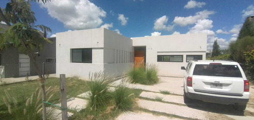 Casa En Venta En Santa Elena, Pilar Del Este, G.b.a. Zona Norte