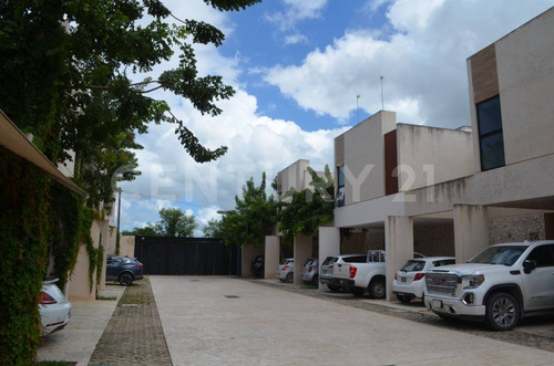 Town House En Venta - Fraccionamiento Montebello