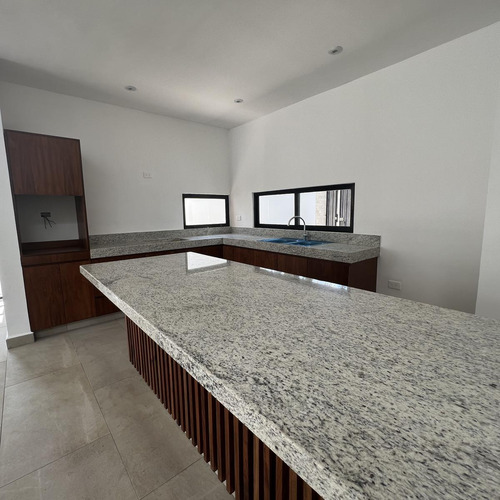 Casa En Venta Merida, Alura Residencial Cholul, 1 Planta, Entrega Inmediata.