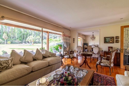 Casa De Lujo En Chicureo Con Amplio Terreno