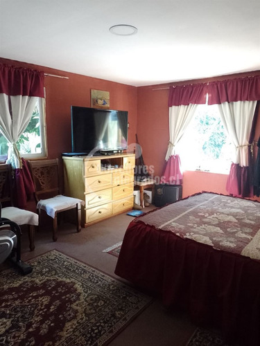 Casa En Venta De 4d En Terreno De 1.038 M2 En Requínoa