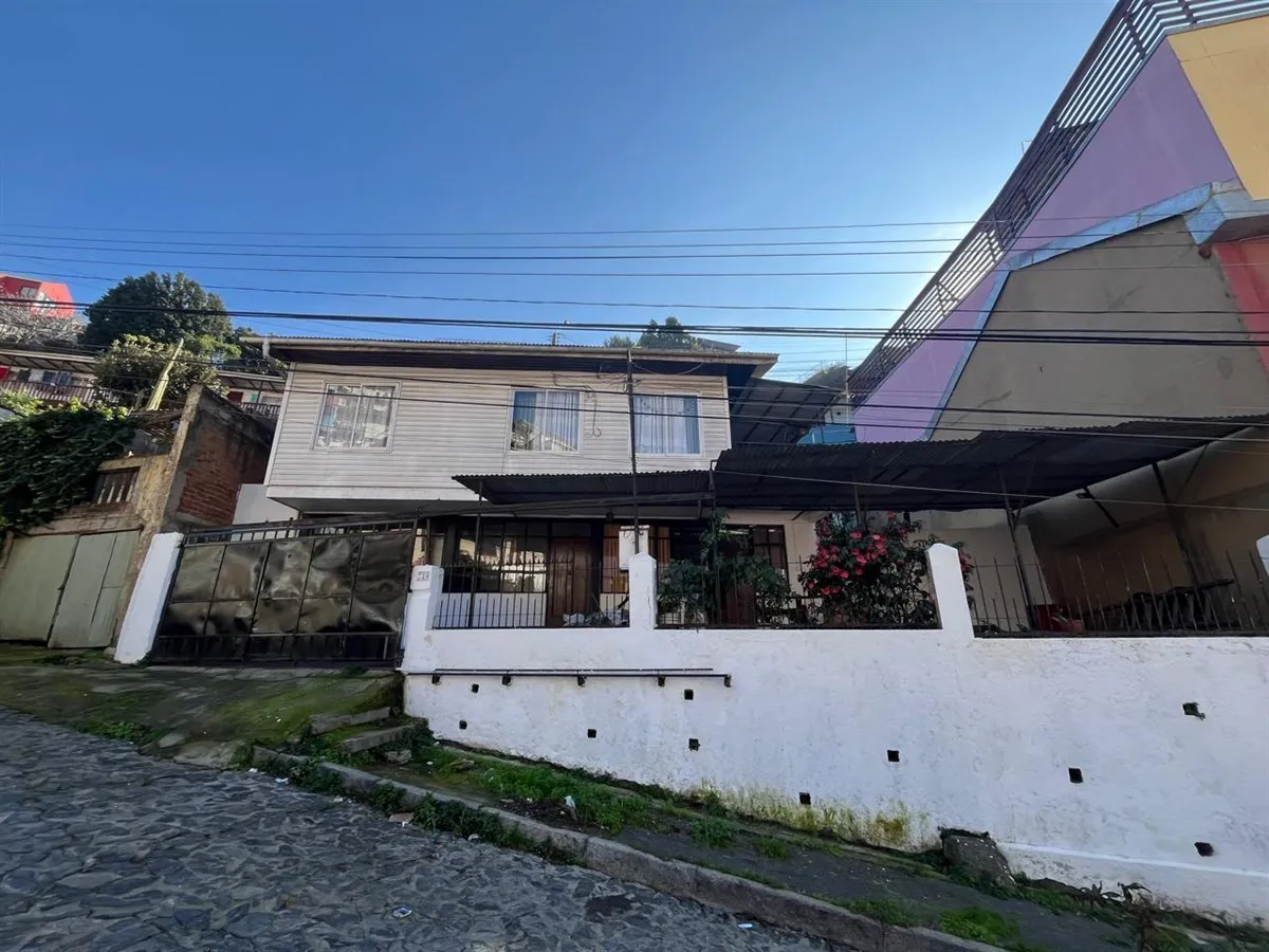 Imagen 4 de 14 de Casa En Venta De 3 Dorm. En Valparaíso
