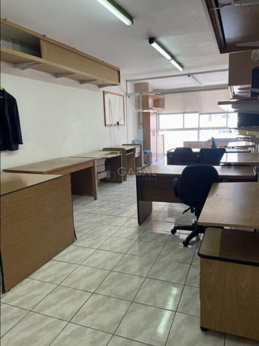 Excelente Oficina En Ciudad Vieja Por Cerrito