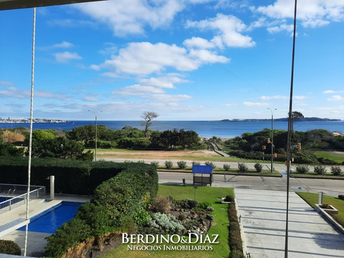 Imagen 1 de 20 de Apartamento Frente Al Mar En Playa Mansa De Punta Del Este- Ref: 1007