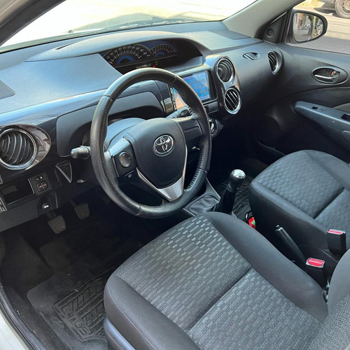 Imagen 11 de 25 de Toyota Etios 1.5 Xls