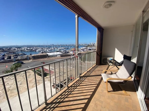 Apartamento Frente Al Puerto - La Vista Es Excelente - Codigo 5425