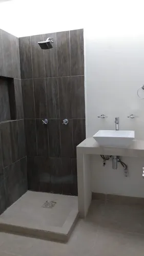 Casa Nueva De 3 Habitaciones Con Jardín Y Estacionamiento