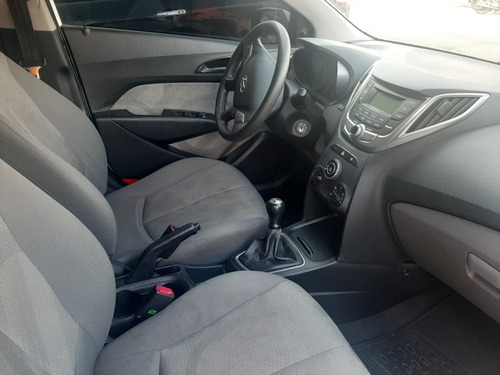 Imagem 4 de 8 de Hyundai Hb20s 2014 1.0 Comfort Plus Flex 4p