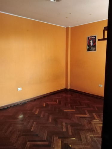 Casa Bien Ubicada 3 Pisos C/ Aires P/2 Pisos