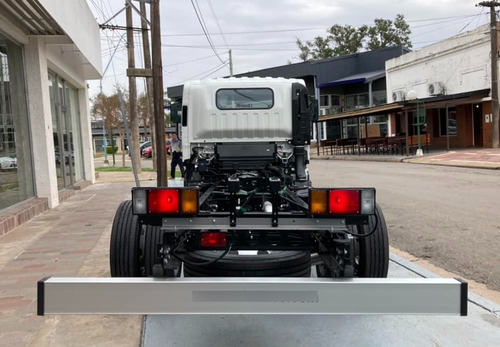 Imagen 5 de 18 de Isuzu Npr75 Cabina Simple Chasis Corto 0km My2023