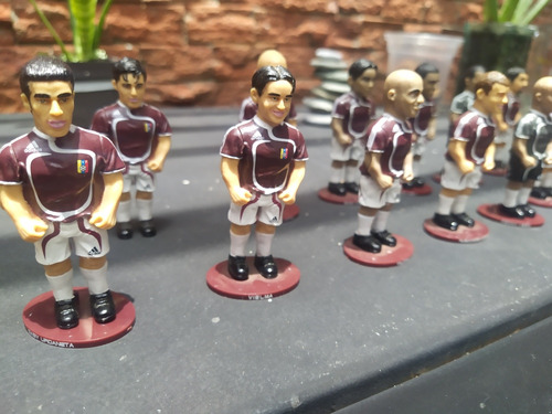 Muñecos Miniaturas De La Vinotinto Colección 23 