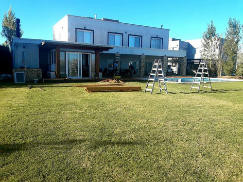 Pergola De Madera Dura Instalada