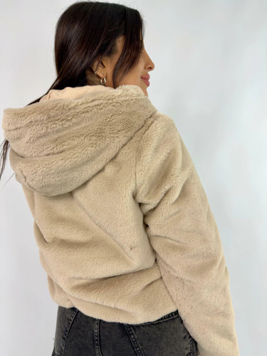 Campera De Piel Abrigada Con Capucha Forrada En Jersey