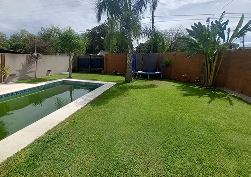 Venta Casa Con Piscina En Maquinista Savio Escobar