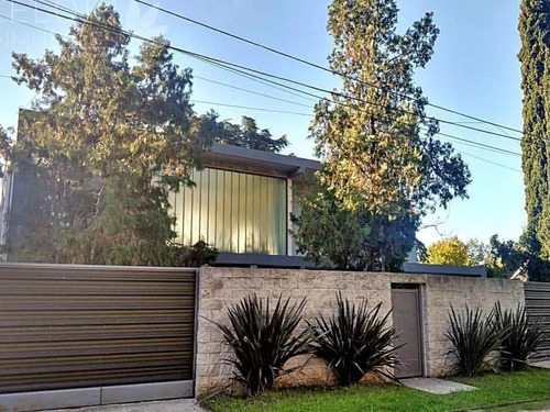 Casa En Venta - 3 Dormitorios 4 Baños - Cochera - 900mts2 - Ituzaingó