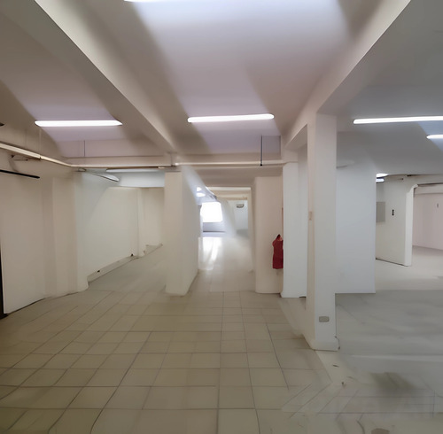 Bodega Comercial / Segura Con Excelentes Accesos