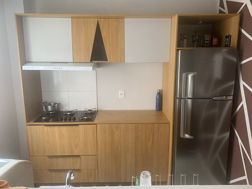 Vede-se Ágio De Apartamento Com Armarios Embutidos